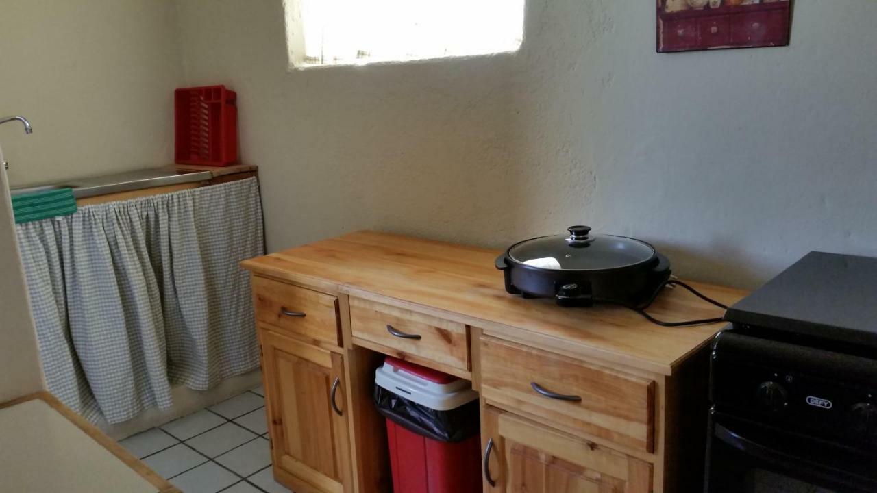 Calvinia Guesthouse Екстер'єр фото