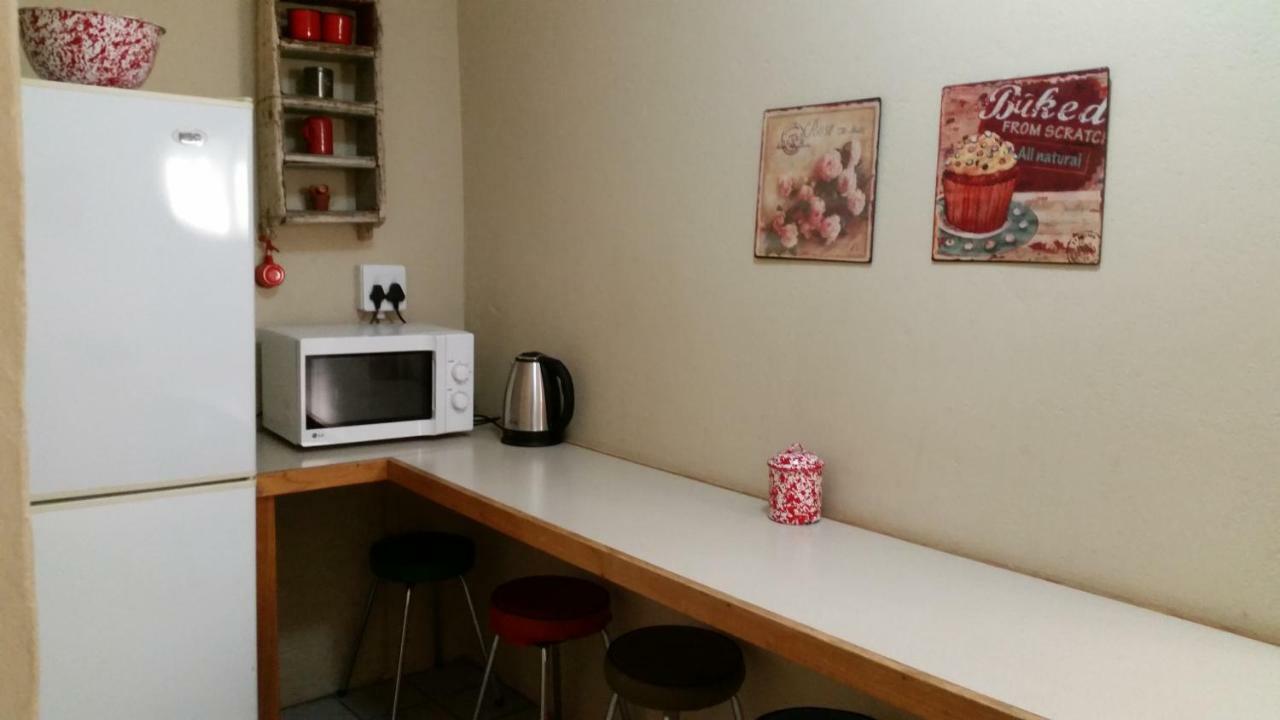 Calvinia Guesthouse Екстер'єр фото