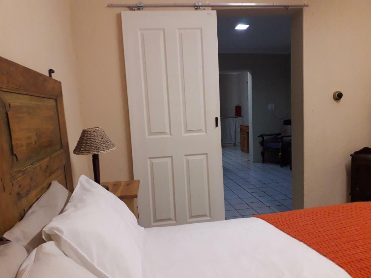 Calvinia Guesthouse Екстер'єр фото